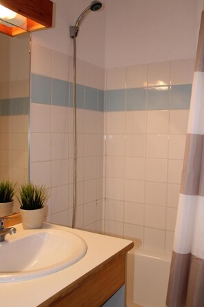 Bathtub