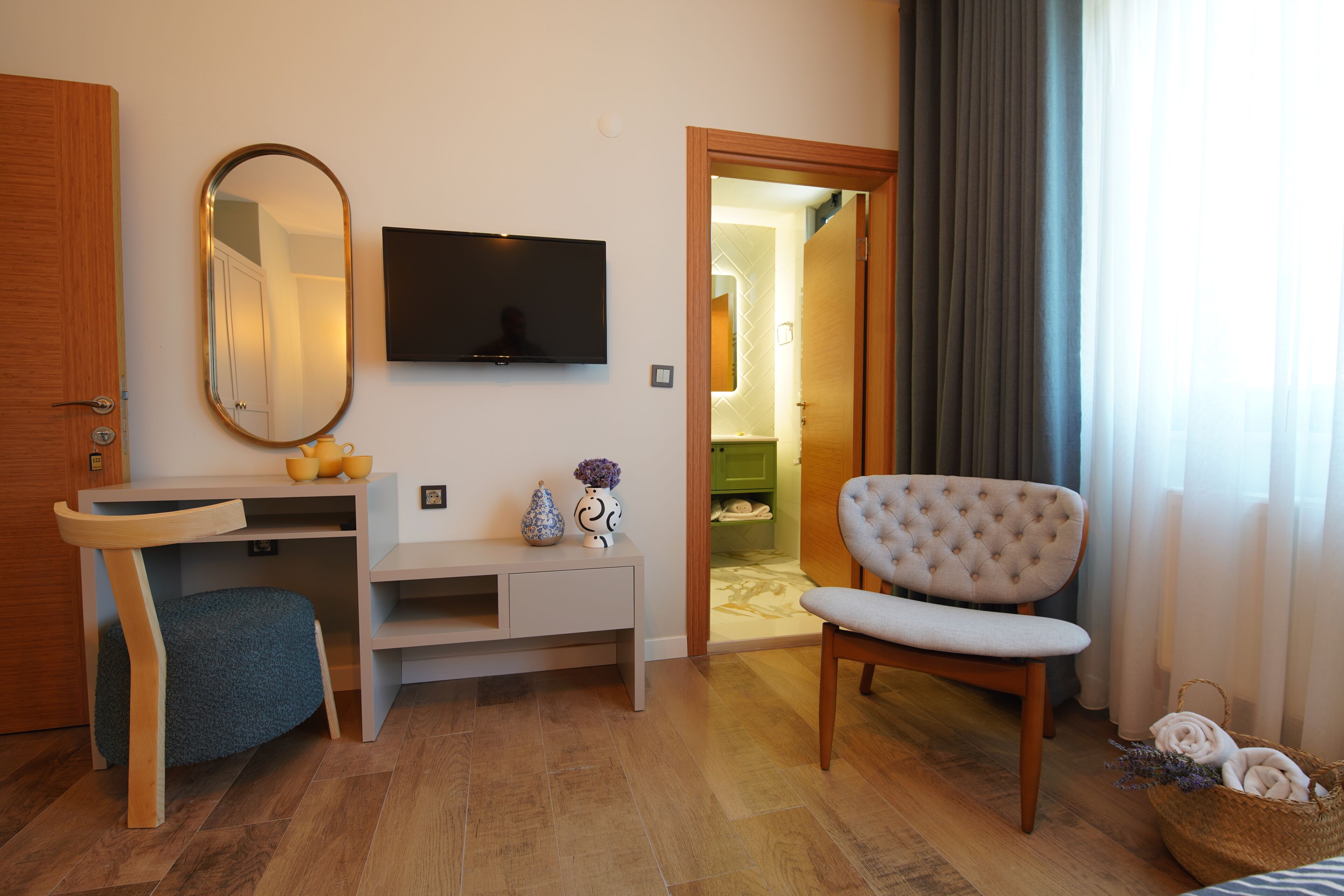 In-room safe, free WiFi, bed sheets