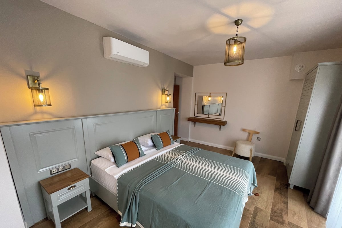 Standard Duplex, Kitchen, Sea View | In-room safe, free WiFi, bed sheets