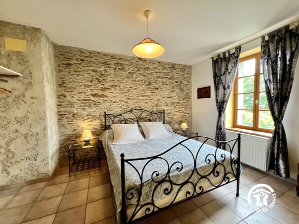 3 bedrooms, iron/ironing board, WiFi