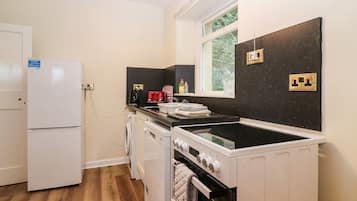 Refrigerador, lavavajillas, tetera eléctrica y tostadora
