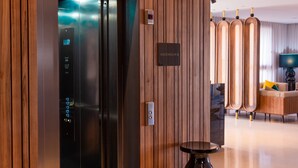 An elevator with a digital display, a wooden panel wall, and a sign labeled "ASCENSEUR". - Urban Hotel and Spa (Kenitra)