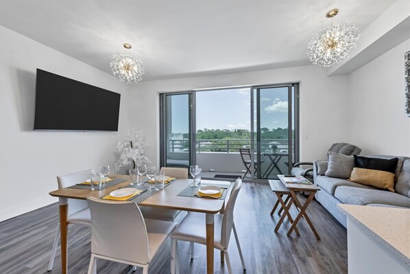 Dining - Newest luxury condo mile from downtown Sarasota (Sarasota)