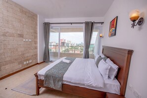 2 soverom, skrivebord, strykejern/-brett og wi-fi (inkludert)