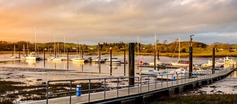 Pass the Keys | Beautifully Presented 3BR Luxury Apartment