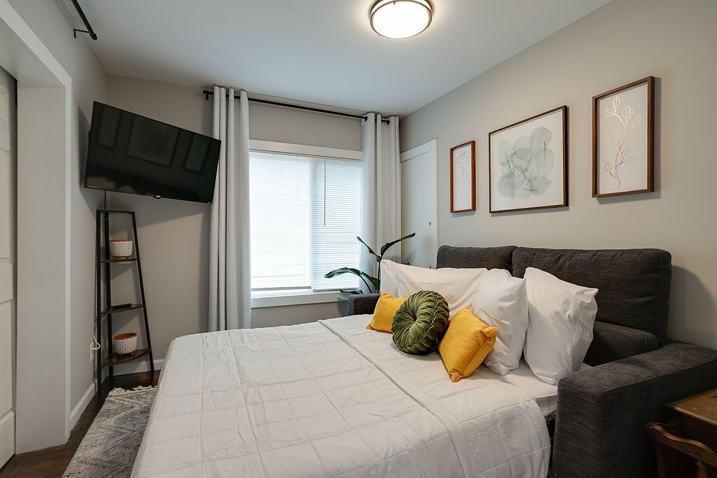 2 bedrooms, iron/ironing board, travel cot, free WiFi
