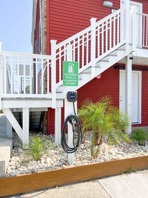 Exterior detail - 🌊 Luxury Beach Escape A1| Steps to the Beach | Prime 72nd St Location 🏖️ (Ocean City)