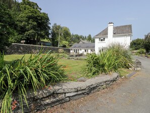 المنطقة المحيطة بالمنشأة