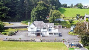 المنشأة من الخارج