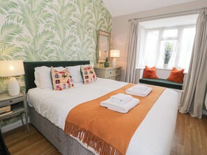 2 Schlafzimmer, individuell dekoriert, individuell eingerichtet