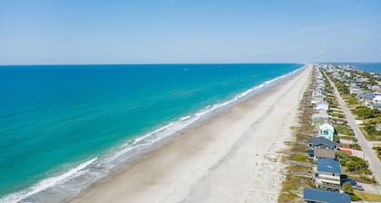 2BR oceanside duplex, steps from beach, dog friendly at no add't fee