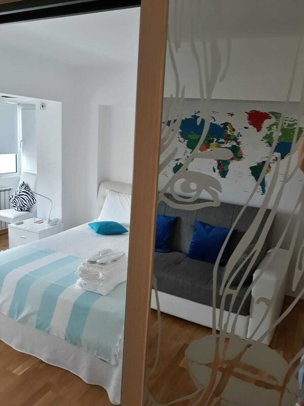 2 bedrooms, iron/ironing board, free WiFi, bed sheets