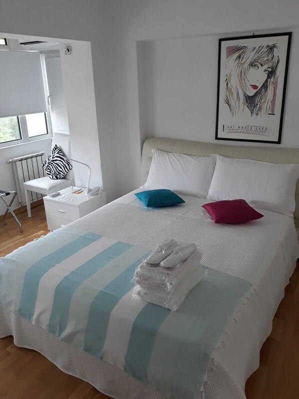 1 chambre, fer et planche à repasser, Wi-Fi gratuit, draps fournis