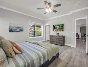 5 bedrooms, iron/ironing board, WiFi, bed sheets - The Charming Place | Pet Friendly Hendersonville Retreat with Hot Tub, Fire Pit & View Overlook (Hendersonville)
