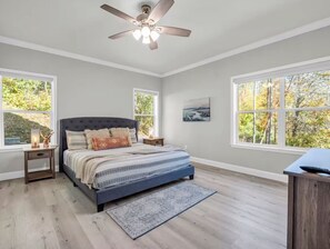 5 Schlafzimmer, Bügeleisen/Bügelbrett, WLAN, Bettwäsche