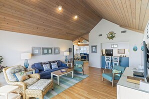 Smart TV, fireplace, DVD player, books - Luxury, Ocean Front, Cargo Lift, 3rd Floor Penthouse KD0003 (Kill Devil Hills)