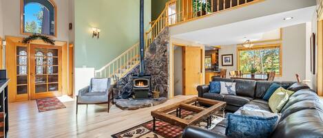 Televisión, chimenea, estéreo, oficina