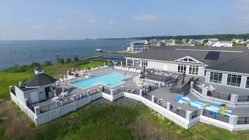Indoor pool, outdoor pool