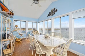 Dining - Coves Point - You can't get more Waterfront than this! (Greenbackville)