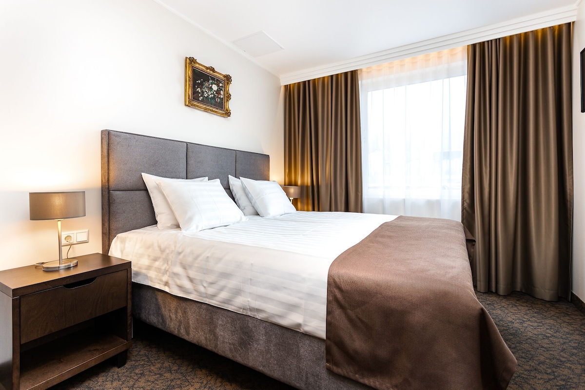 In-room safe, desk, laptop workspace, soundproofing
