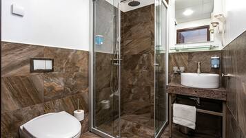 Suihku, pyyhkeet, saippua, sampoo