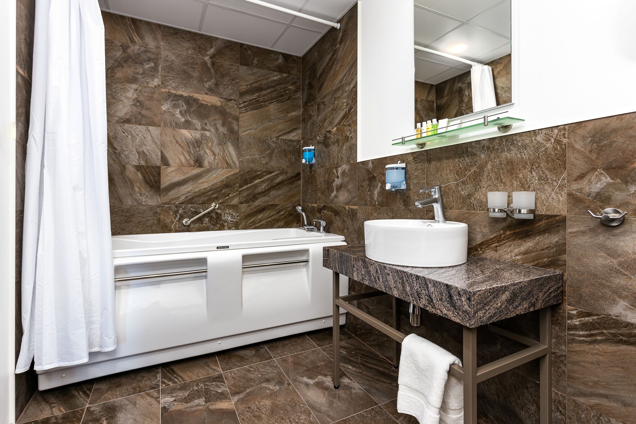 Grand Room | Bathroom