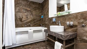 Grand Room | Bathroom