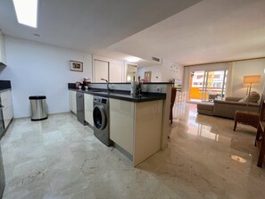 Fridge, microwave, oven, stovetop - Tropical First floor apartment PP25 (Punta Prima)