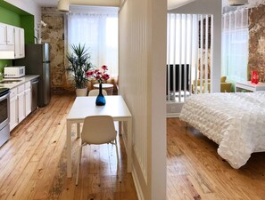 1 habitación, escritorio, tabla de planchar con plancha y wifi gratis 