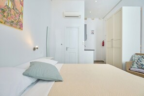 Unclassified image, 3 of 19, button