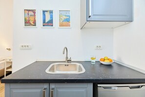 Fridge, toaster - Room Eddie - One Bedroom Apartment, Sleeps 2 (Dubrovnik)