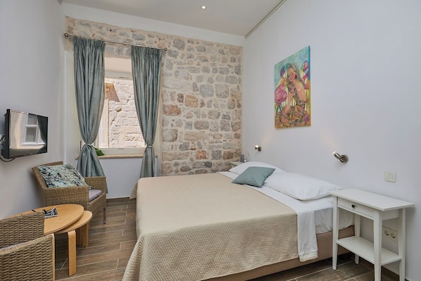 Unclassified image, 1 of 19, button