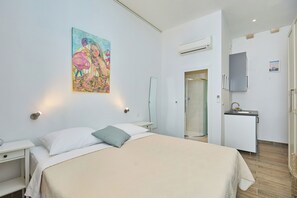 Unclassified image, 2 of 19, button