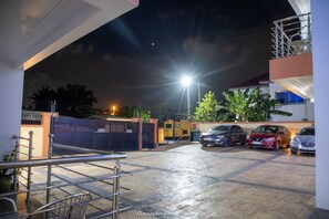 Apartment | Property grounds - Washington Court - Deluxe One Bedroom Apartment (Accra)