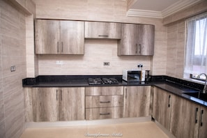 Apartment | Private kitchen | Fridge, microwave, oven, electric kettle - Washington Court - Deluxe One Bedroom Apartment (Accra)