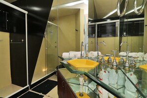 Executive Apartment | Bathroom | Hair dryer