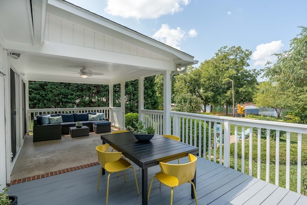 屋外ダイニングエリア