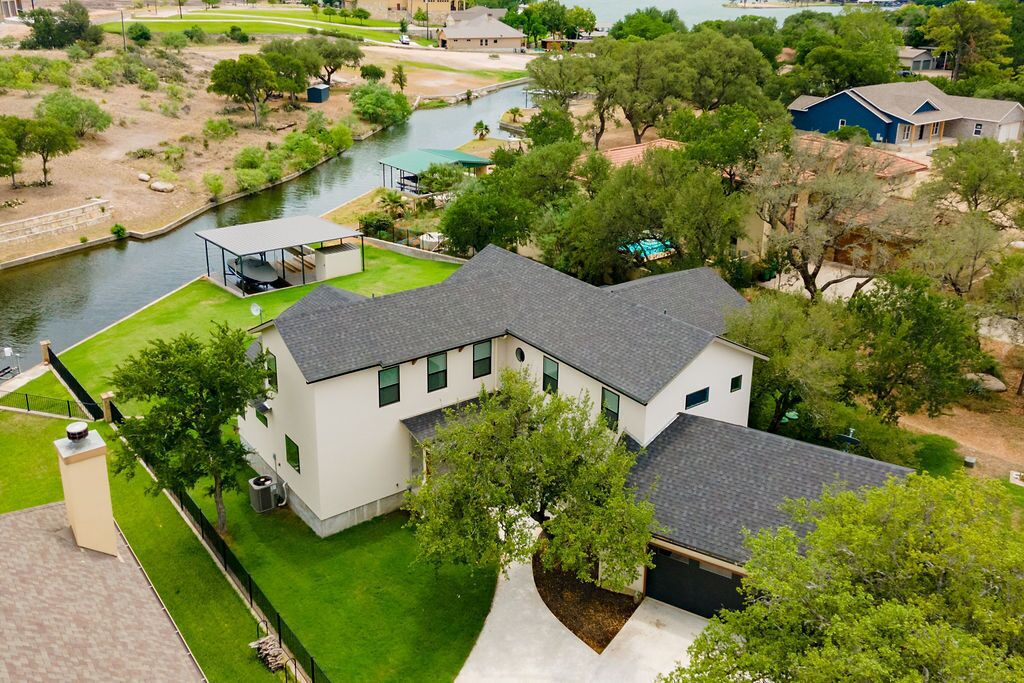 Constant level lake | Boat Dock | 8 Beds | Sleeps 14!
