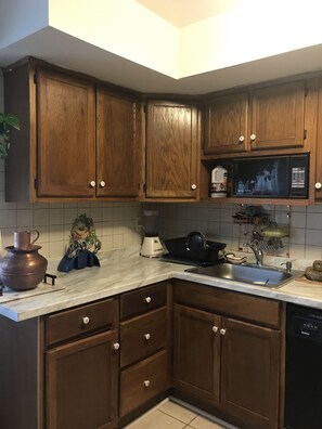 Fridge, microwave - It’s 2 level and  3 bedroom townhome with kitchen and living room. (Woodbridge)