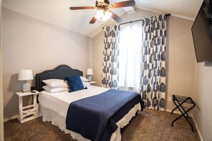 3 bedrooms, desk, iron/ironing board, travel cot - 🥇Best of West Lubbock! Remodeled 3/2 8 min to Tech (Lubbock)