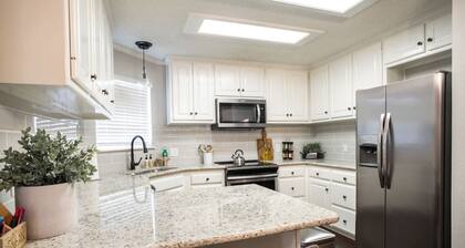 🥇Best of West Lubbock! Remodeled 3/2 8 min to Tech