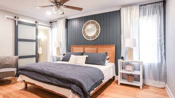 3 dormitoris, planxa i posts de planxar i un bressol de viatge