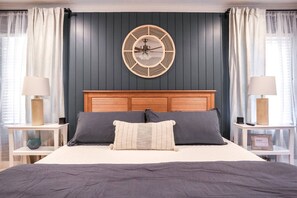 3 slaapkamers, een strijkplank/strijkijzer, reisbedje, gratis wifi