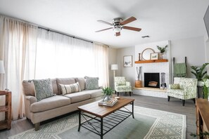 Smart TV, fireplace