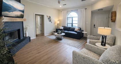 Star of South Lubbock 2 Kings 10 min to Tech