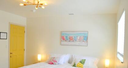 Relaxing bedroom vacation near city/beach/airport