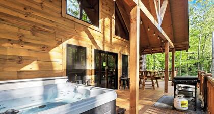 Private Cabin with Hot Tub, Massage Chair, Pool, TT & Arcade Games