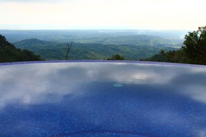 Pool - Top ubication, a 30 min de playas hermosas y aventuras. (Parrita)