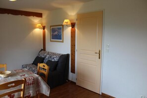Interior - Ground floor, view mountain, tv, 27m², La Joue du Loup (Le Dévoluy)