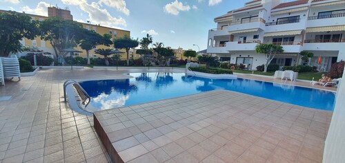 Los Cristianos Penthouse.Sea/Mountain Views.Heated Pool. Wi Fi